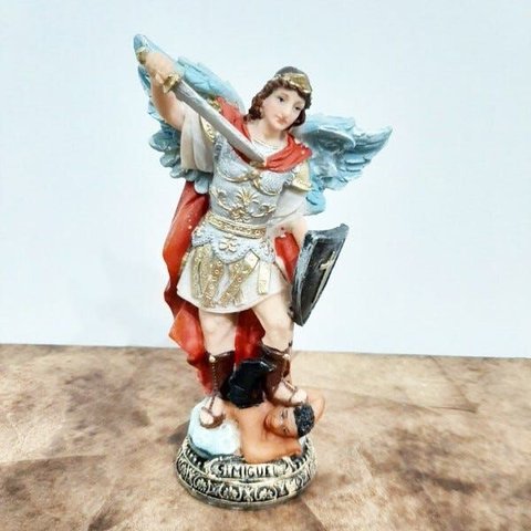 Imagem de São Miguel Arcanjo em Resina - 15 Cm