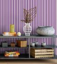 Ver imagem 3 de Papel de parede com listras em tons de roxo, lilás claro e branco Para Sala e Quarto