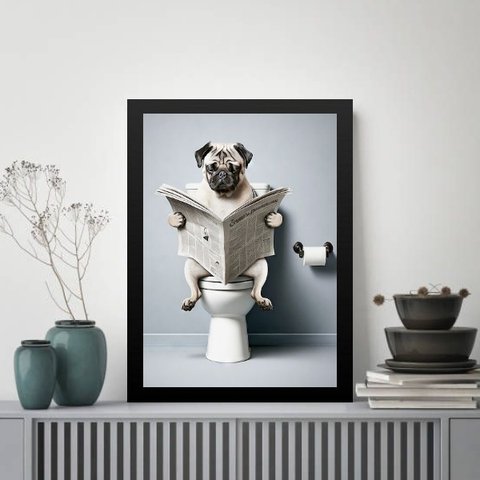 Quadro Pug com Jornal no Banheiro 45x34cm - com Vidro:moldura Branca