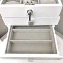 Ver mais imagens de Porta Jóias Pequena Notável Branca