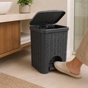 Ver imagem 4 de Lixeira Vime com Pedal 12L Plastico Tampa Removivel Balde Interno Cinza Chumbo