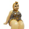 Escultura Banhista Resina Sentada Maiô Mosaico Premium - 5