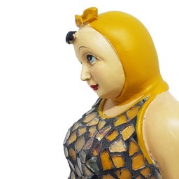 Escultura Banhista Resina Sentada Maiô Mosaico Premium - 6