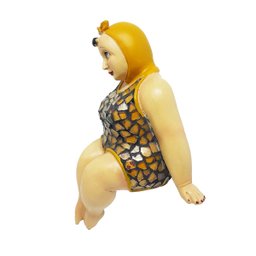 Escultura Banhista Resina Sentada Maiô Mosaico Premium - 7