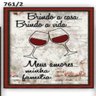 QUADRO PORTA ROLHAS DECORATIVO VINHO BRINDO A CASA BRINDO VIDA EM MADEIRA E VIDRO VINTAGE - 4