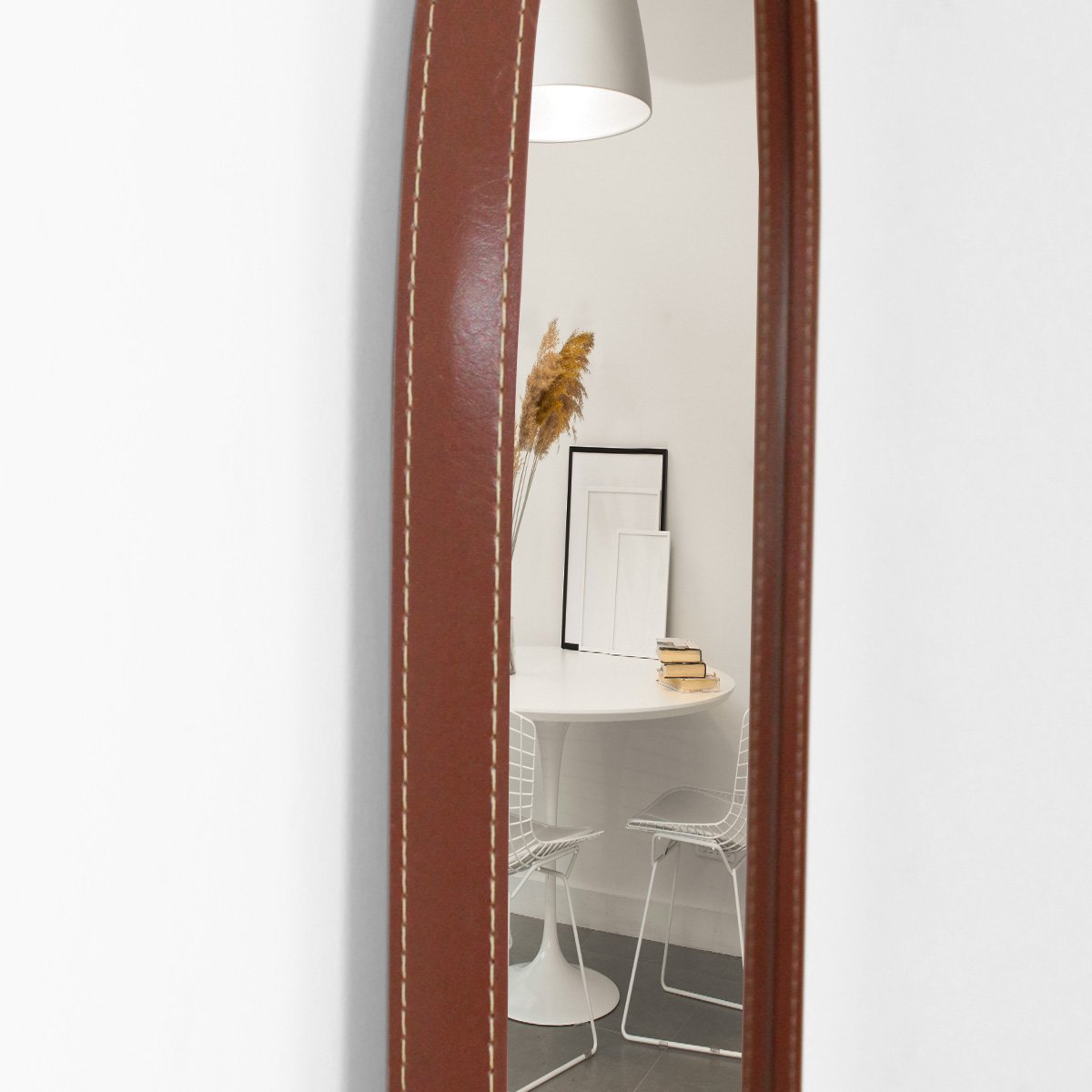 Espelho em Moldura Corino Decorativo Redondo para Sala 75 - 7