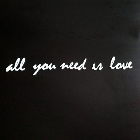 Adorno De Parede All You Need Is Love - Quadro / Frase 70cm comprimento - Toque 3D: Branco