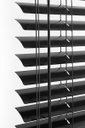 Ver imagem 1 de Persiana Horizontal - 1,40m larg x 1,40m alt - Alumínio 25mm - Cor: Preto - Comando Esquerdo
