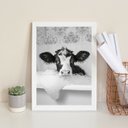 Ver imagem 1 de Quadro Banheiro Vaquinha Tomando Banho 24x18cm:moldura Branca