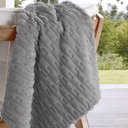 Ver imagem 2 de Manta Microfibra Flannel Relevo Efeito Jacquard Casal 100% Poliéster Cinza Buettner