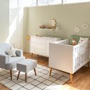 Ver imagem 1 de Kit Quarto Theo com Pés Retrô Mel - Berço + Cômoda 3 Gavetas e 1 Porta + Poltrona de Amamentação Cap