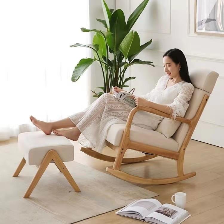 Cadeira Balanço Poltrona Madeira Com Apoio de Pés Pernas Luxo Moderna Donna