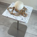 Ver imagem 5 de Mesa Lateral Atria Base Laca Champanhe Quadrada Tampo Mármore Carrara