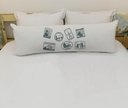 Ver imagem 2 de Travesseiro De Corpo Body Pillow Em Veludo Estampado 40x130cm Selos - Capa com enchimento