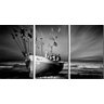Quadro Decorativo Preto E Branco Barco Com Bandeiras - 1