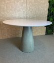 Ver imagem 2 de Mesa de Jantar Cone Cimento Queimado 70cm Tampo Laqueado - Branco