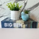 Ver imagem 3 de Kit decoração livro + vaso branco trabalhado + pássaro verde