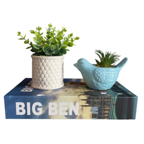 Kit decoração livro + vaso branco trabalhado + pássaro verde