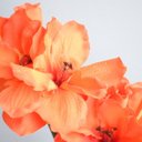 Ver imagem 2 de Arranjo de Flores Artificiais Amarílis Laranja no Vaso Prateado | Linha Permanente Formosinha