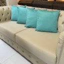 Ver imagem 4 de Kit Poltrona Giovana Giratória Ferro e Madeira, Puff Capitonê Luxo e Almofadas em Sued Premium: Tiff