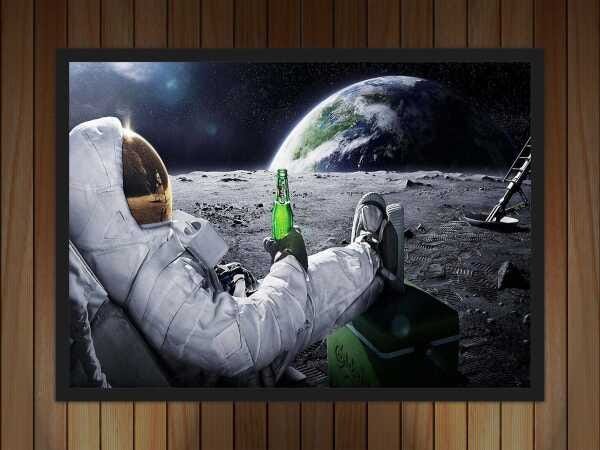 Quadro Decorativo Astronauta Com Cerveja Lua Salas Quartos Decorações Com Moldura G02 - 2