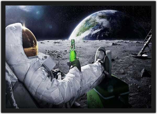 Quadro Decorativo Astronauta Com Cerveja Lua Salas Quartos Decorações Com Moldura G02