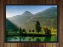 Ver imagem 2 de Quadro Decorativo Árvores Montanhas Lago Tons Verdes Paisagem Natureza Com Moldura