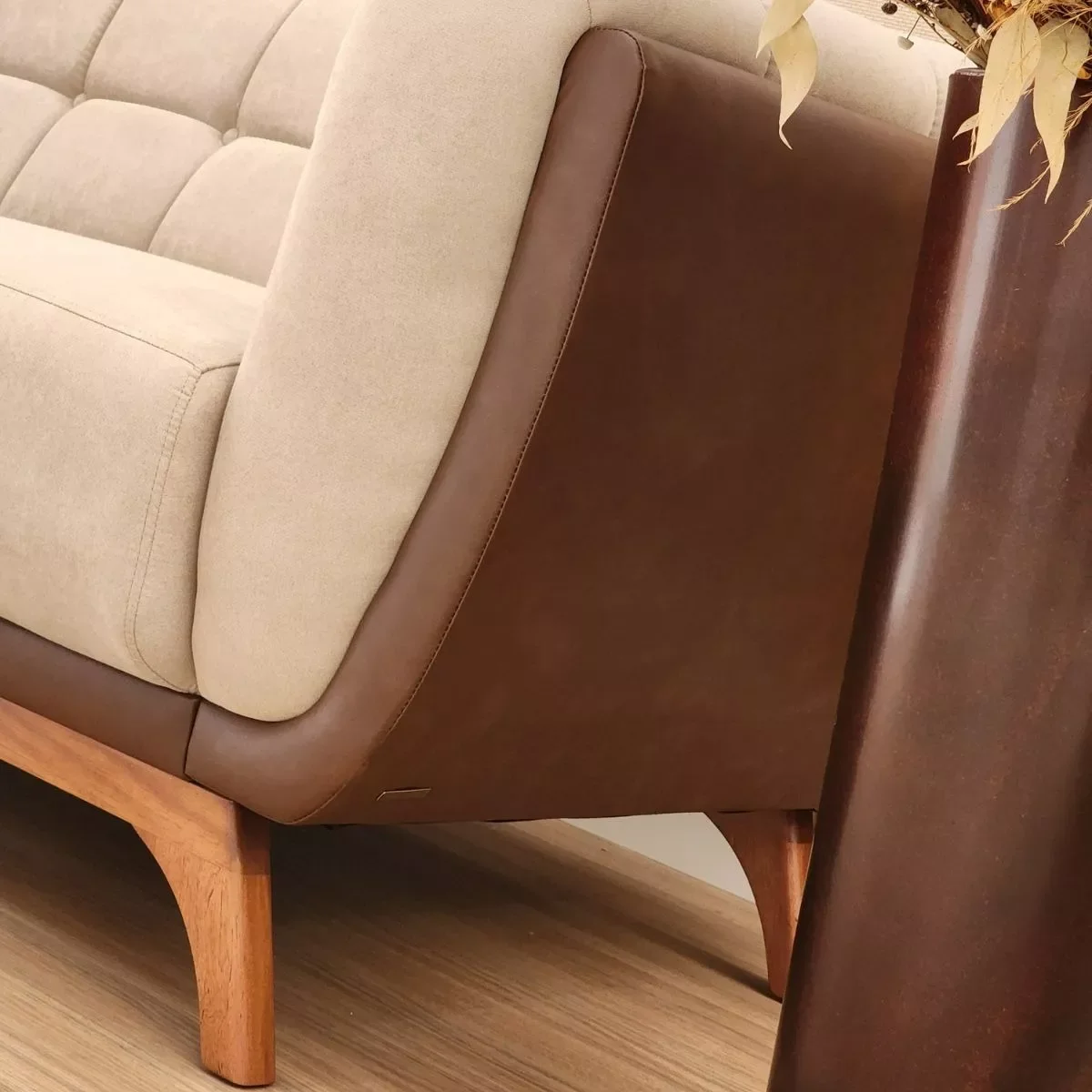 Ver imagem 7 de Sofá 2 Lug Peonia Living Base Madeira Compose Confortavel - Harmônica Móveis