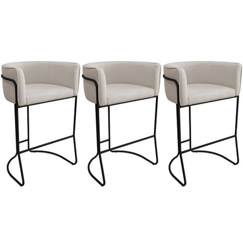 Kit 3 Banquetas Alta com Encosto Betina Base Preto Poliéster Off White - Nexta Casa