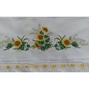 Ver imagem 2 de Toalha Bordada de Mão, lavabo, bordada Estampa: Girassois e Barra em Tira Bordada. 1 peça com lindo 