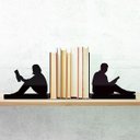 Ver imagem 2 de Porta Livros Aparador Pessoas Lendo