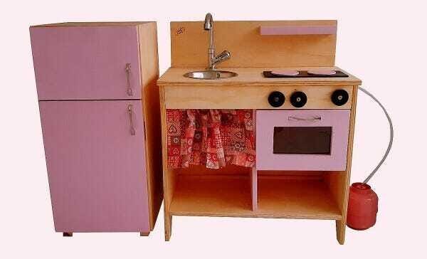 Cozinha Infantil de madeira com geladeira - Oque é Oque é? - Mundo Rosa