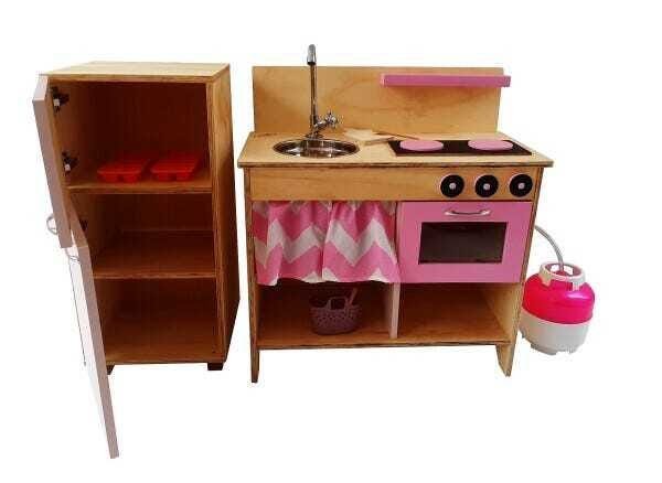 Cozinha Infantil de madeira com geladeira - Oque é Oque é? - Mundo Rosa - 2