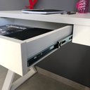 Ver mais imagens de Escrivaninha Mesa Escritório Moderna Pés Angulares 1 Gaveta 90,8cm Branca Artany
