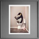 Ver imagem 1 de Quadro Pinguim no Banheiro Lendo Jornal 45x34cm:madeira Branca
