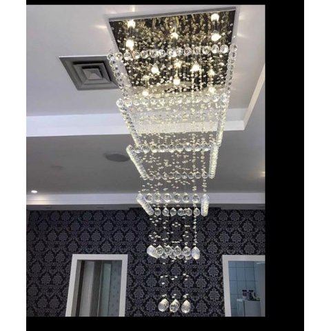 Lustre de Cristal com 1,80 Metros de Altura,Para Pé Direito Duplo,Base de Inox Espelhado de 70X70 Cm