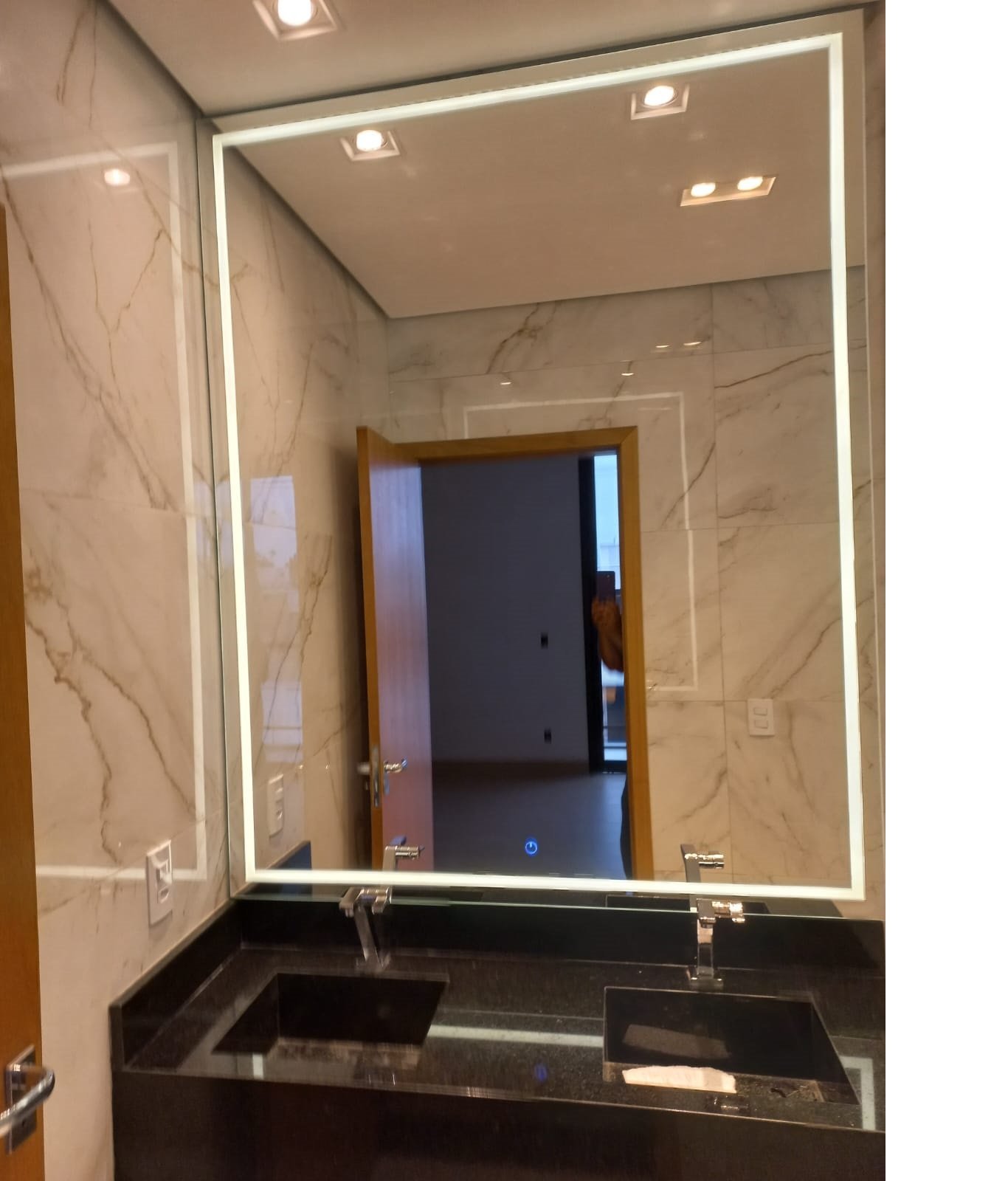 Espelho com Luz de Led 80x50 Touch Screen Branco Neutro