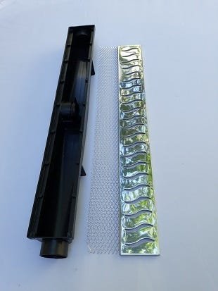 Ralo Linear 6x50 modelo Grelha Inox Polida com Tela Anti Insetos e Coletor Preto - Ficone Reis - 3