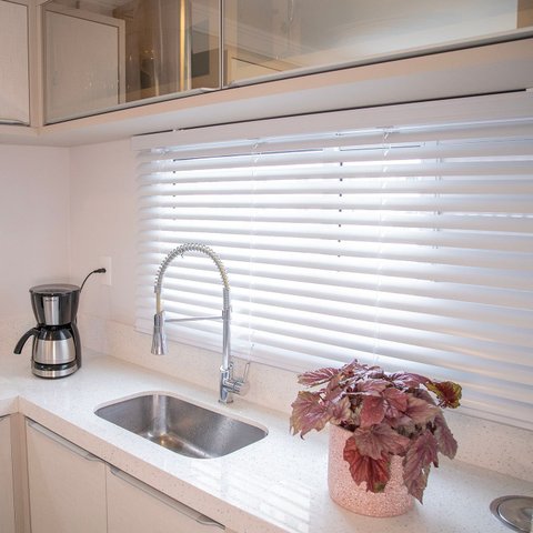 Persiana Horizontal Alumínio 50mm - ( Largura 60x Altura 60 Cm )