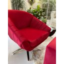 Ver imagem 3 de Kit Poltrona Giovana Giratória Cromado, Puff Quadrado e Almofadas em Sued Premium:vermelho