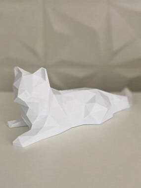 Gato deitado low poly Branco - 1