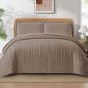 Ver imagem 1 de Kit Cobre Leito Elegance Queen Percal 300 Fios Colcha Matelassê Plissado 3 Peças Chocolate