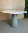 Ver imagem 3 de Mesa de Jantar Cone Redonda 80 Cm Base Cimento Queimado Tampo Laqueado Linn Shop Mesa de Jantar Cone