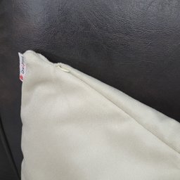 Kit 2 Capas Almofadas Luxo 50 X 50cm com Ziper Glamour Marfim - 3 Kit 2 Capas Almofadas Luxo 50 X 50cm com Ziper Glamour Marfim - 3