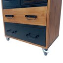 Ver imagem 7 de Cômoda Industrial de Madeira Maciça com 4 Rodízios e 4 Gavetas Revestidas de Ferro