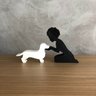 Escultura Decorativa Menina e seu Dachshund Pequena Vegras Afro Preto - 1