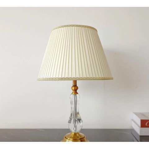 Abajur de Mesa Anaia de Cristal e Detalhes Dourado para Cabeceira de Cama e Salas
