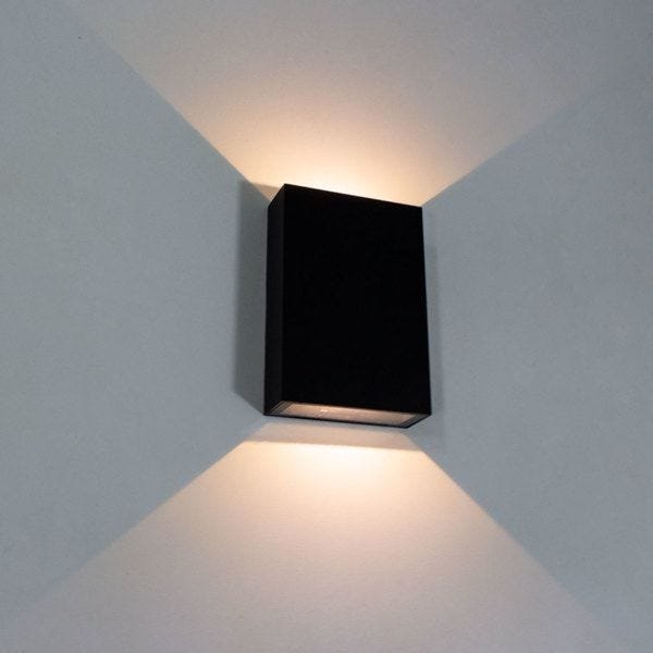 Arandela LED Preta LED 4W 3000K 12cm Muro Parede Externa Delis