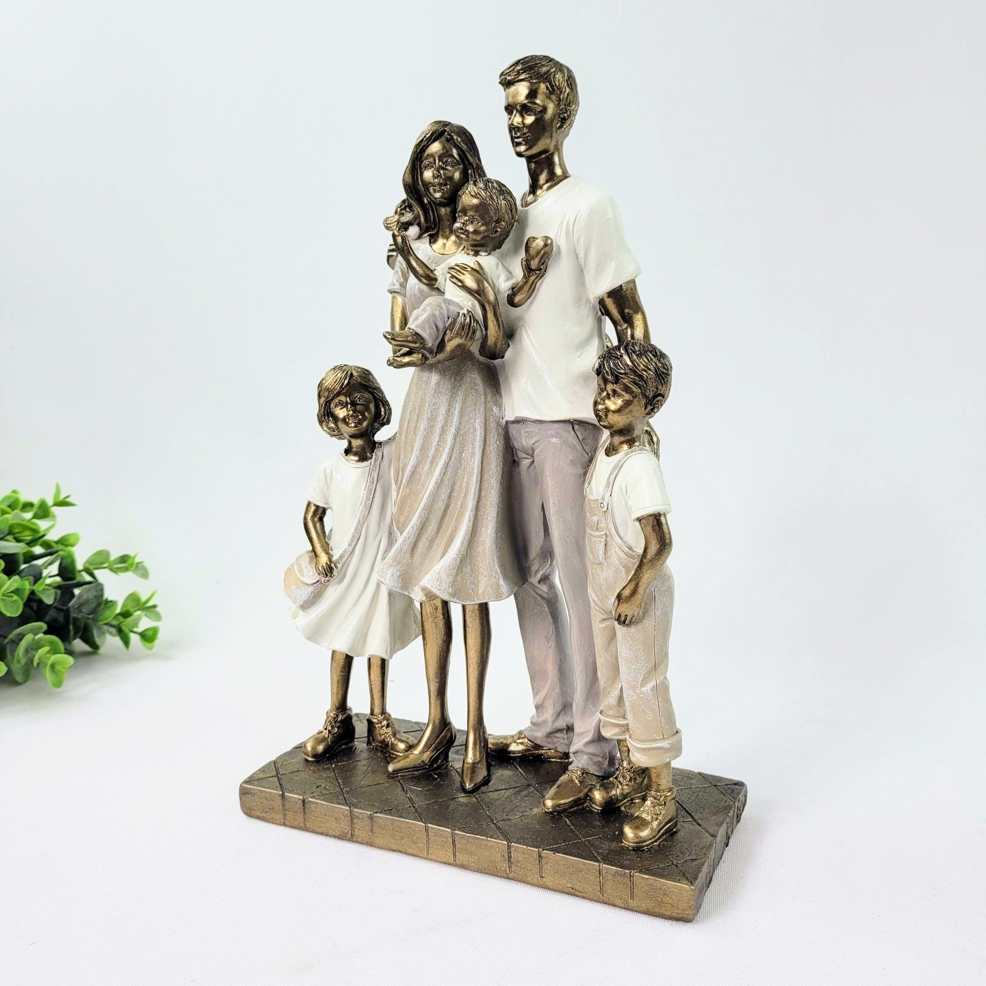 Enfeite Estátua Família com 3 Filhos 25x12x8cm Dourado - 6