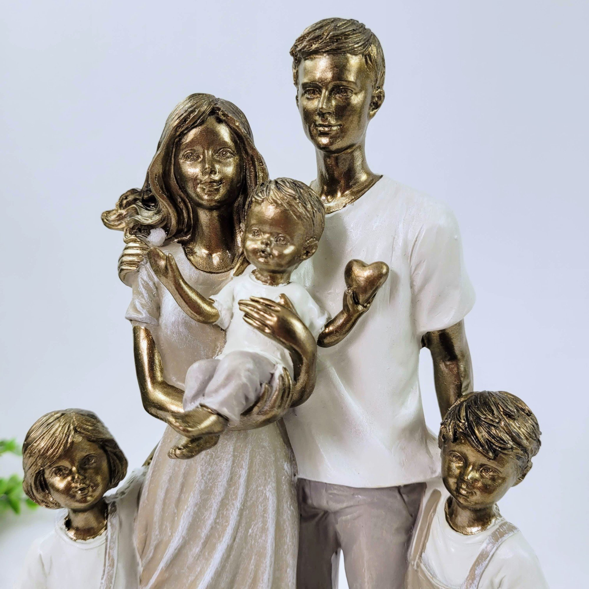 Enfeite Estátua Família com 3 Filhos 25x12x8cm Dourado - 4